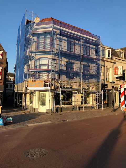Buitenschilderwerk met steigers in Veenendaal